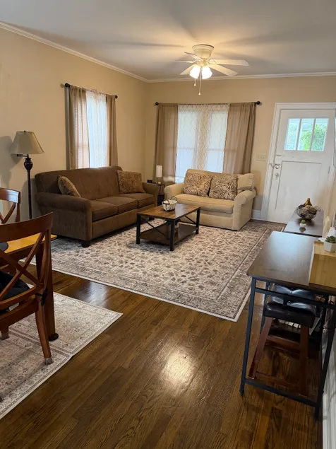 Cozy House, 2 bedrooms, enclosed porch - Image 1