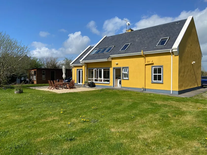 Galway Countryside Stay near Wild Atlantic Way - Image 1