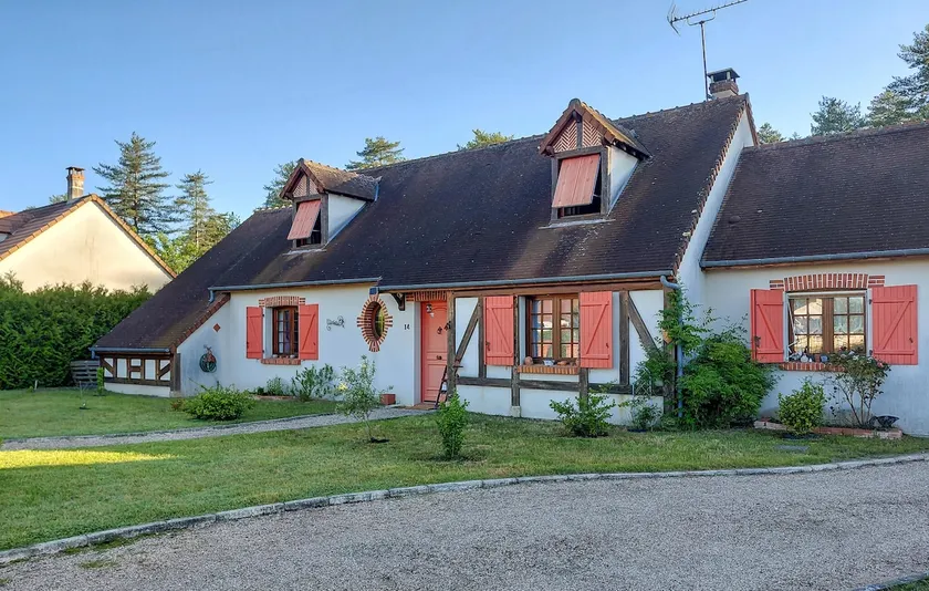 Pet Friendly Home In Salbris - Image 1