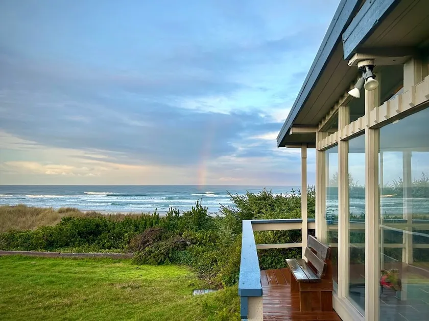 Oceanfront Midcentury Beach House at Heceta Beach - Image 1