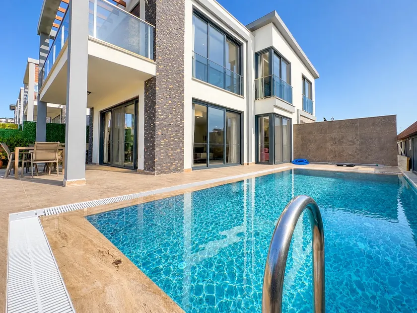 Sea view villa with private pool, 5 mins to beach - Image 1