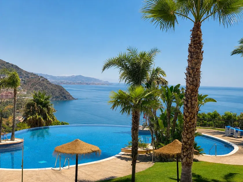 Townhouse with barbecue and infinity pool - Image 1
