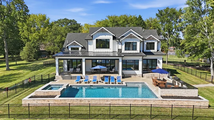 Brand New Luxurious Modern Farmhouse with Pool and Hot Tub - Beauitful Views! - Image 1