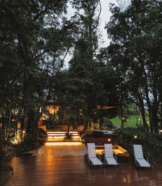 Retreat with bathtub immersed in nature - Image 1