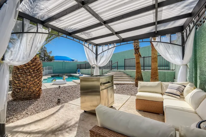 Heated Pool with Cabana & GameRoom 15 Min to Strip - Image 1