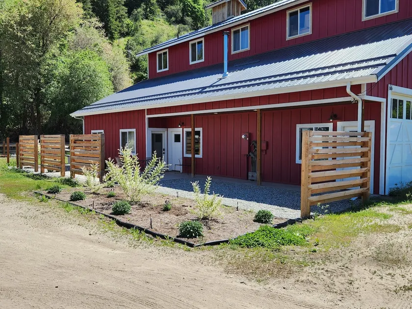 Red Barn Retreat - Image 1