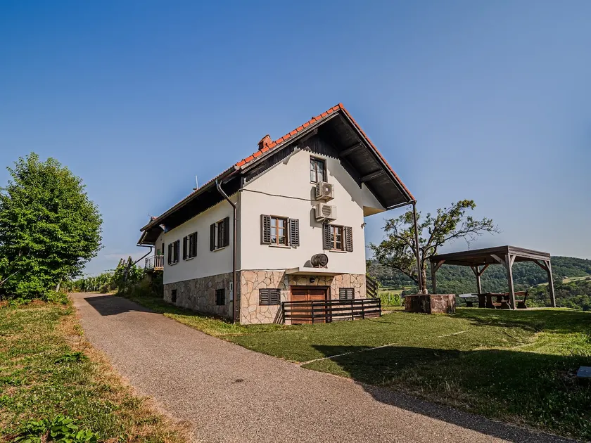 Andy's Holiday Home with HotTub & Sauna - Image 1
