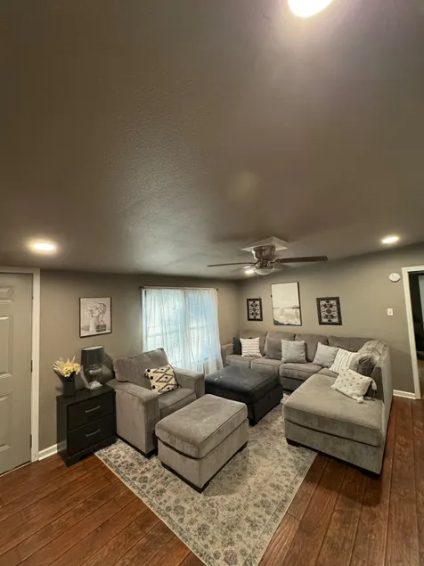 Cozy 3 bedroom home right by the interstate! - Image 1