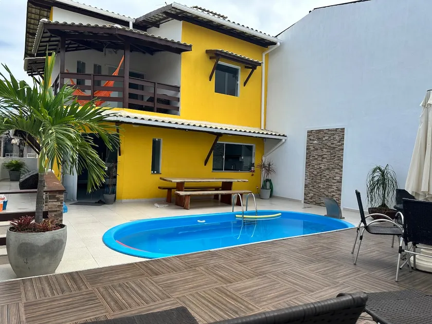 Yellow house - Image 1