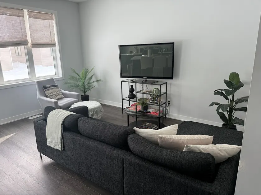 Spacious 3-Bedroom Townhome w/ Free Parking - Image 1
