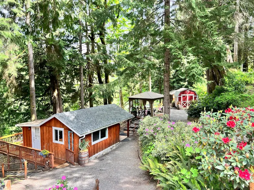 River Retreat w/3 Tiny Cabins - Image 1