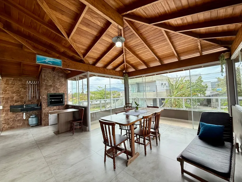 Charming Apartment in Bombinhas - Image 1
