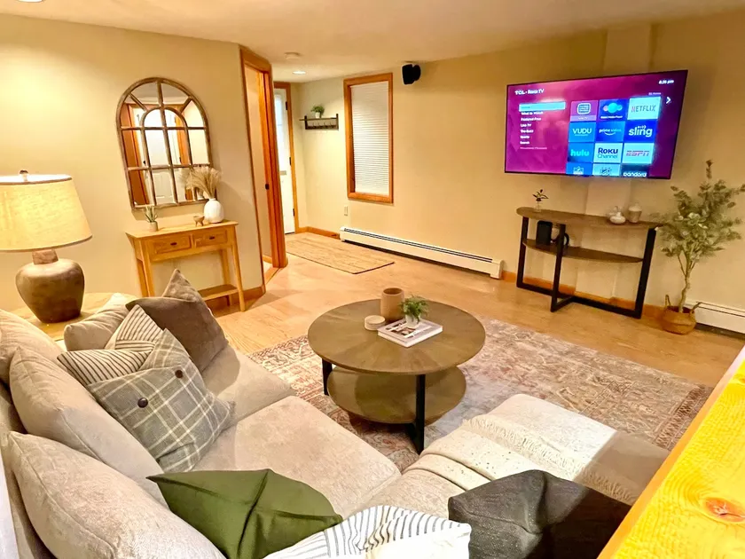 Beautifully Renovated Riverfront Apartment Home - Image 1