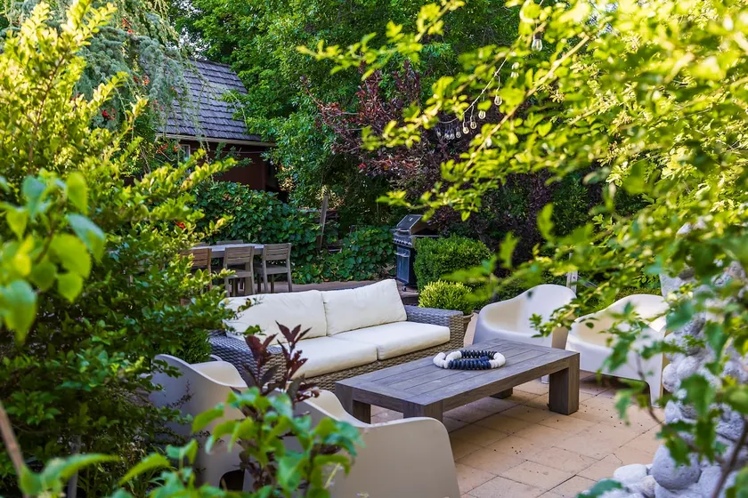 Skiers garden retreat -sauna, fireplaces, hot tub - Image 1