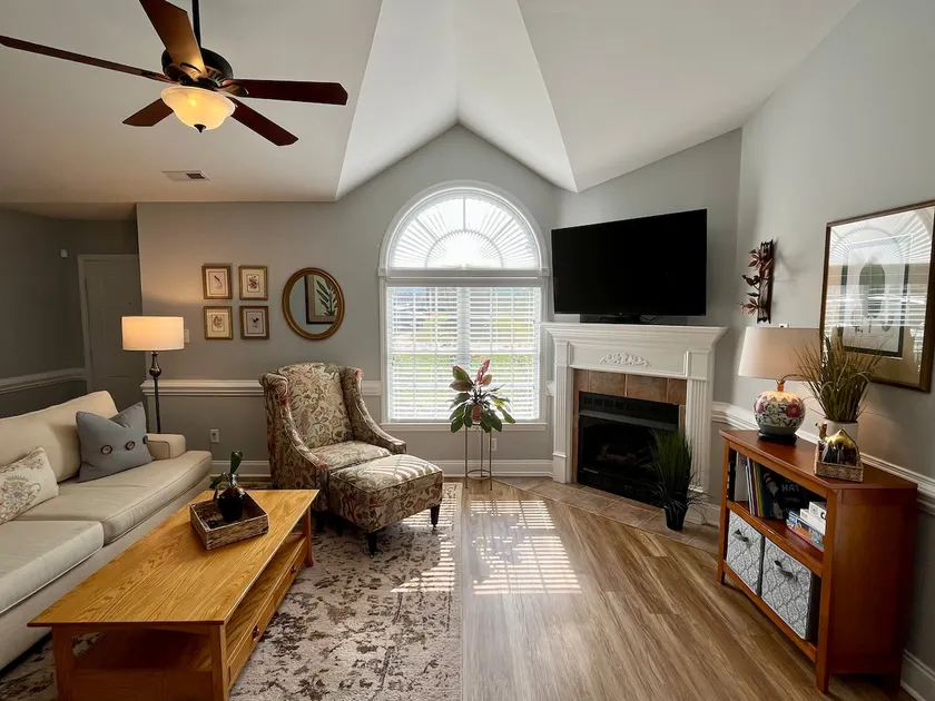 New! Charming Townhome 3 Minutes to Campbell - Image 1