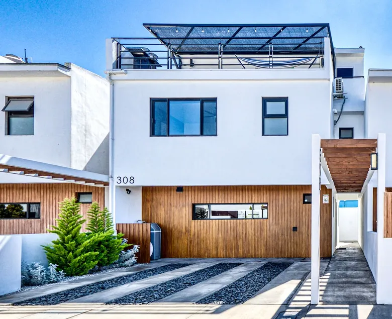 -Casa Panda- New, modern, gated & A/C - Image 1