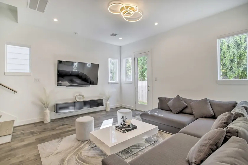 Newly-Built Luxury Galleria Area Townhome! - Image 1