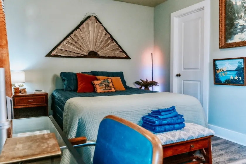 Private & Cozy 1 Bed/Bath Curated Guest Suite - Image 1