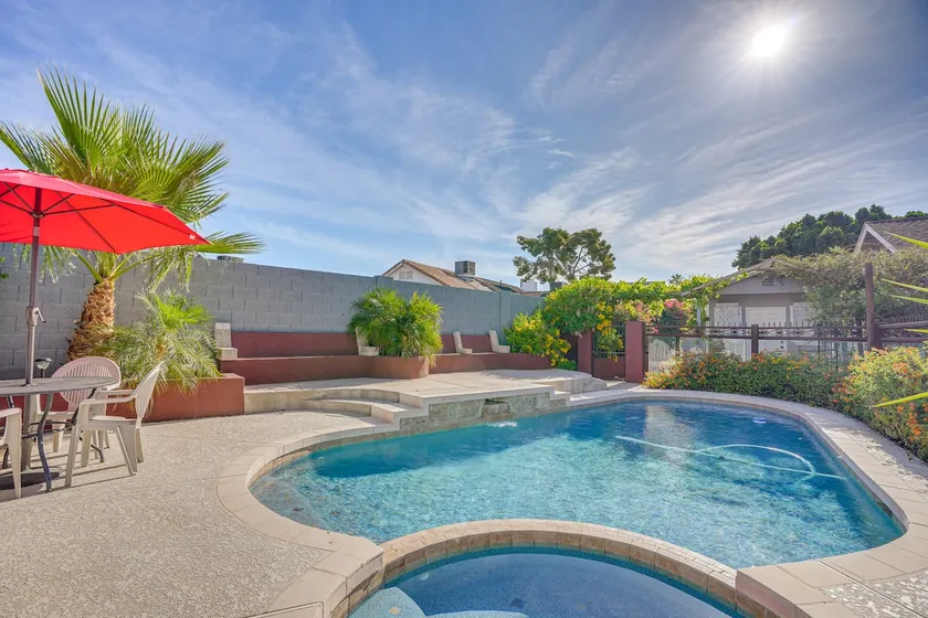 Saltwater Pool! Family Gem Near Hurricane Harbor - Image 1