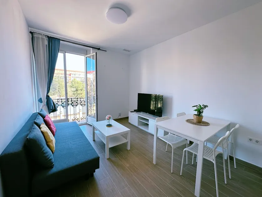 Melissa's apartment in the city center on Gran Vía, family apartment. - Image 1