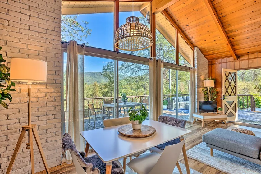 Lovely Oakhurst Cabin w/ Deck & Mtn Views! - Image 1
