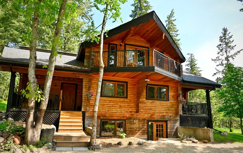 Log House on 5 Acres - pet friendly, A/C, BBQ, laundry, hike and bike trails - Image 1
