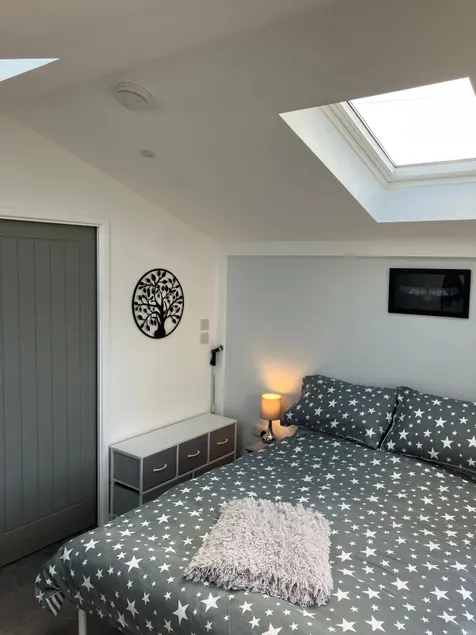 Contemporary 1 bedroom Cabin with secluded Patio - Image 1