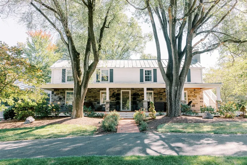 Luxury 3-Bed Home w Commercial Kitchen on 12 acres - Image 1