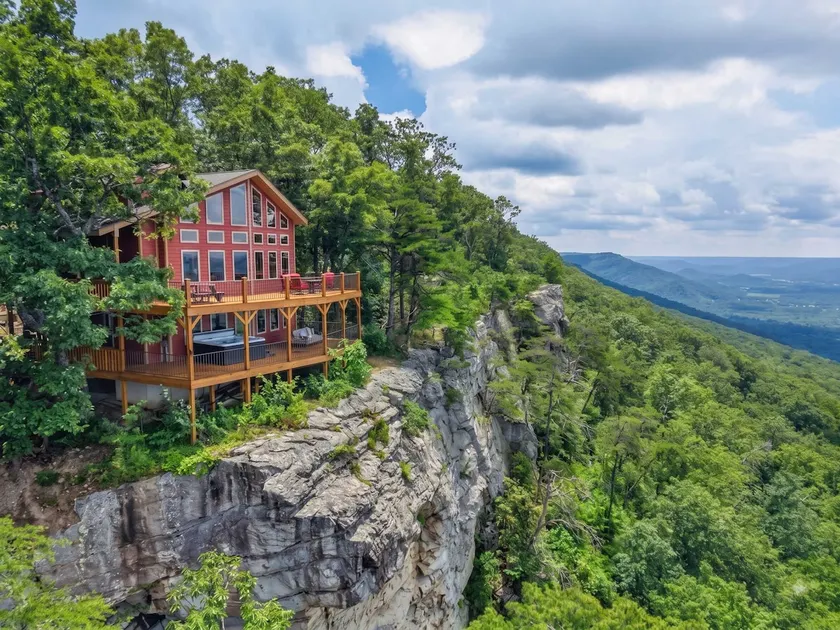 Stone Ledge Refuge with private hot tub - Image 1