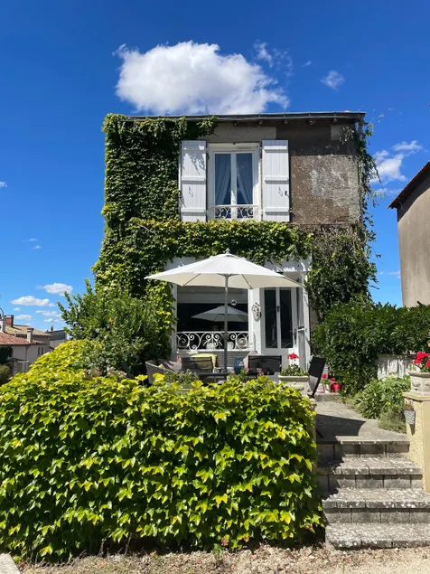 Traditional spacious house in pretty village - Image 1