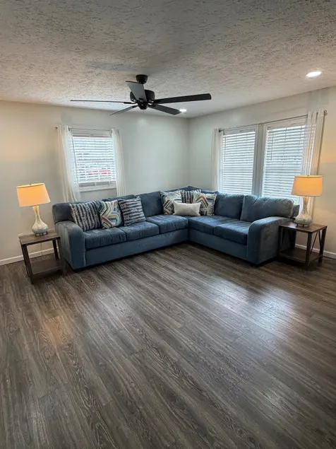 Centrally Located * Bike Trails* Garage Parking - Image 1
