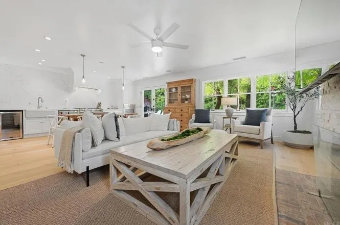 3 Bed, 1 Loft - Beach Villa - Image 1