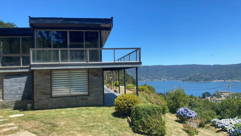 Nice house on a plot, with a pool and ocean views - Image 1