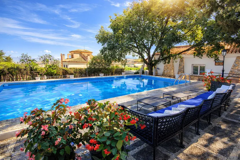 House with Pool · Garden ·Views · 10 min to center - Image 1