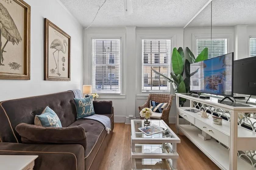 Pool/Valet/StepsToBeach/Dining/Garden 2br - Image 1