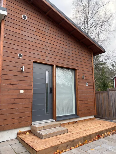 Loft-style guest house with parking space - Image 1