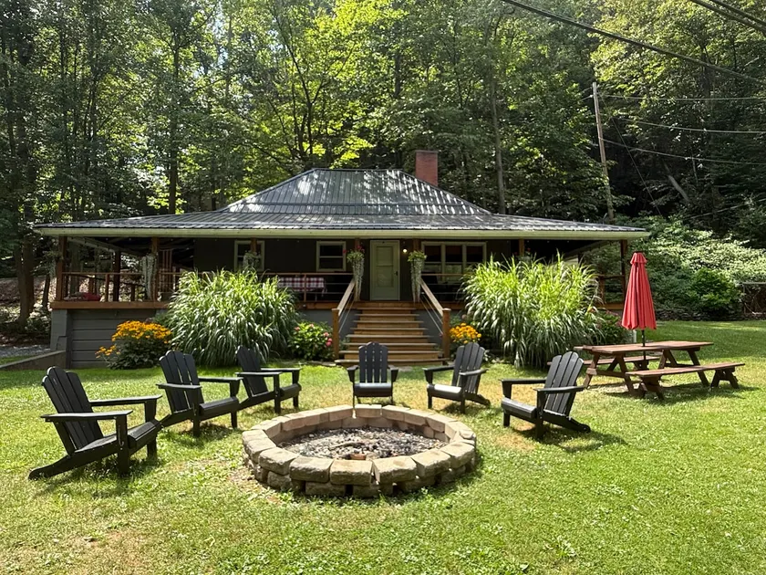 Cozy Pine Creek Waterfront Cottage (Cabin) - Image 1