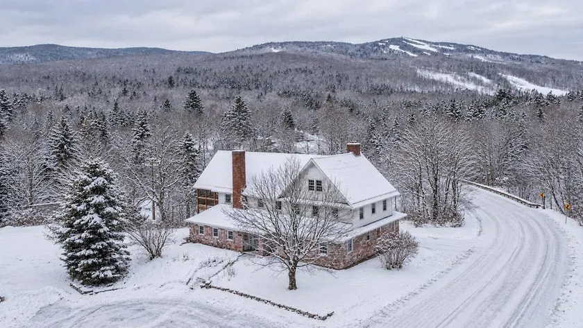 Mount Snow 8-BR Lodge with Mountain Views - Image 1