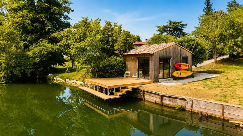 Unusual lodge by the Lot - Image 1