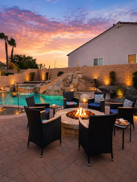 Mirage of the desert pool, spa N Bbq - Image 1