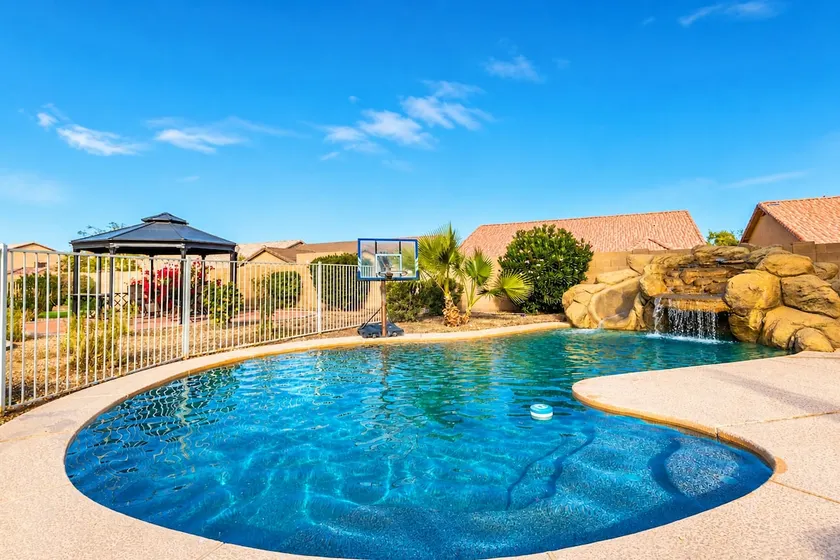 Heated Pool • Mini Golf • Trampoline • King - Image 1