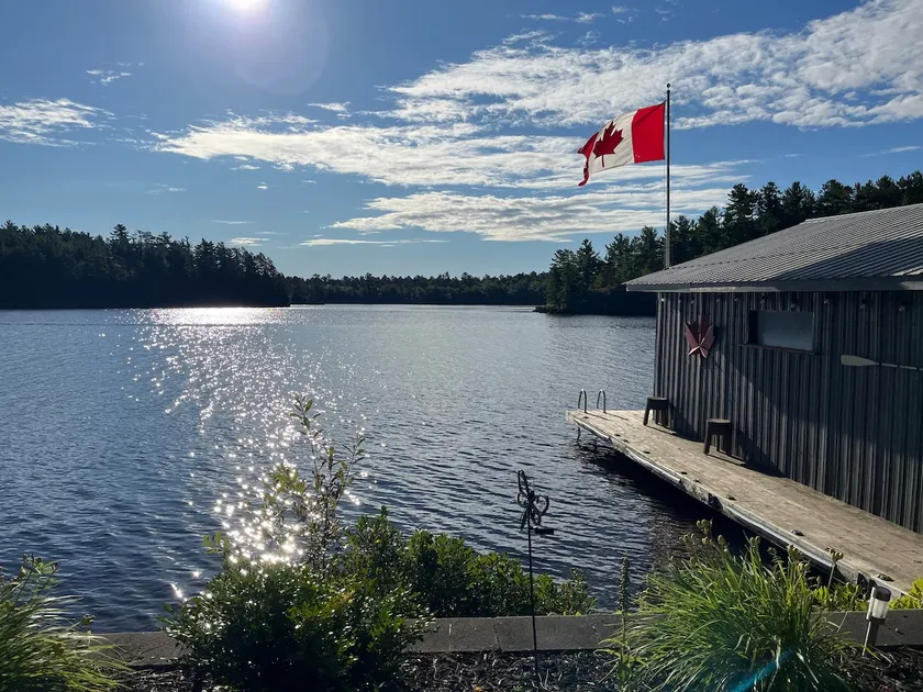 West Arm cottage with panoramic views, boathouse. - Image 1