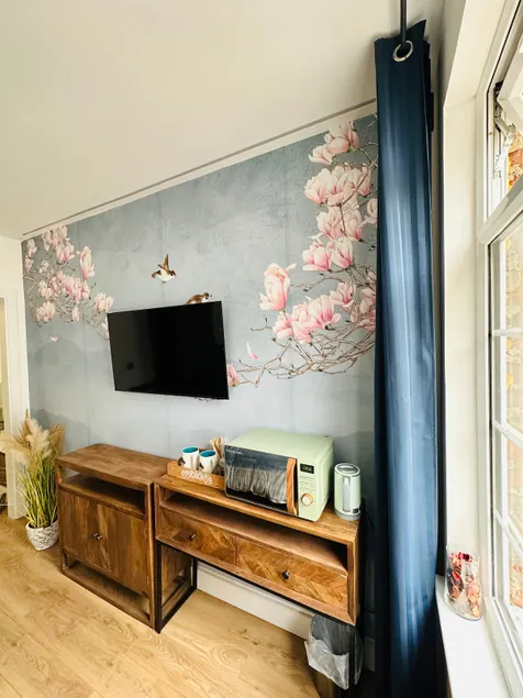New studio flat overlooking city centre - Image 1