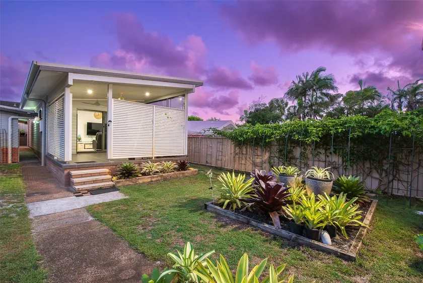 The Cubby - Modern 2 Bed, Pet Friendly Guesthouse - Image 1