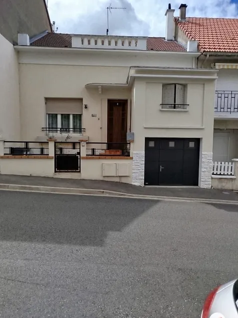 Beautiful cityhouse in Art Deco style in Vichy. - Image 1
