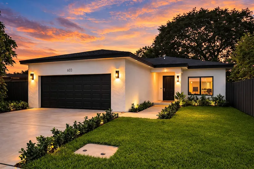 Sleeps 12 · Brand New · 10 Min to Beach · Family - Image 1
