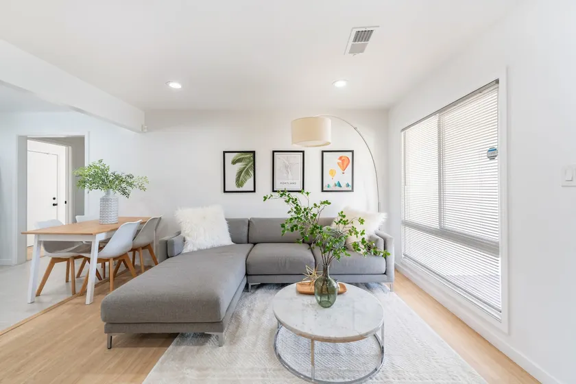 Modern upscale 3-Bedroom home w/ parking - Image 1