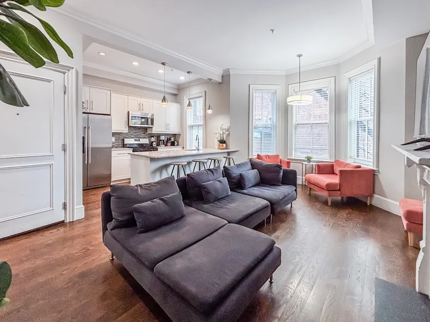 (5G1) 2 Bedroom, BackBay, Newbury Street, Location - Image 1