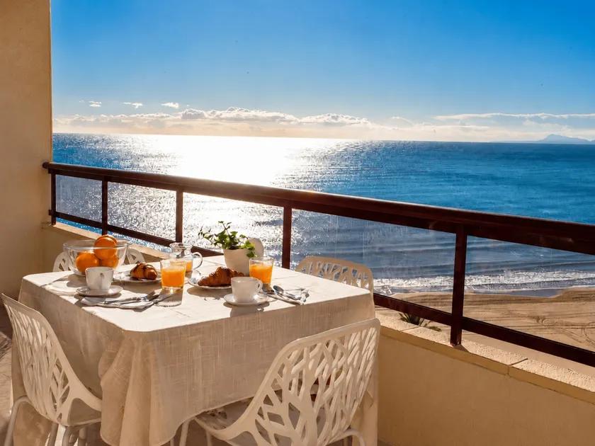 Florazar Apartment Cullera Beachfront - Image 1