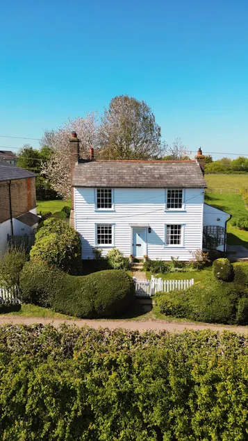 Stylish family retreat, Rye, coast, sleeps 8 - Image 1